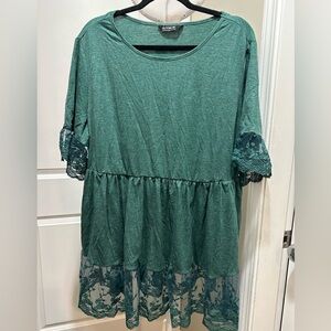 BloomChic Plus Size 2XL Lace Detail Round Neck Peplum Top us18-20